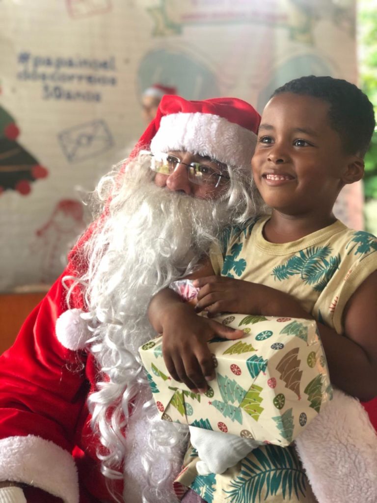 Emoção e solidariedade marcam os 30 anos do Papai Noel dos Correios